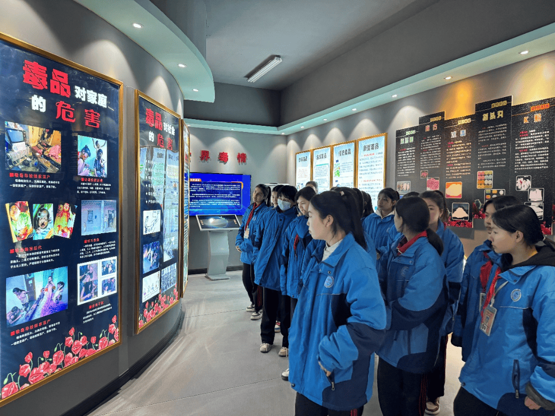 参观禁毒教育基地筑牢禁毒思想防线