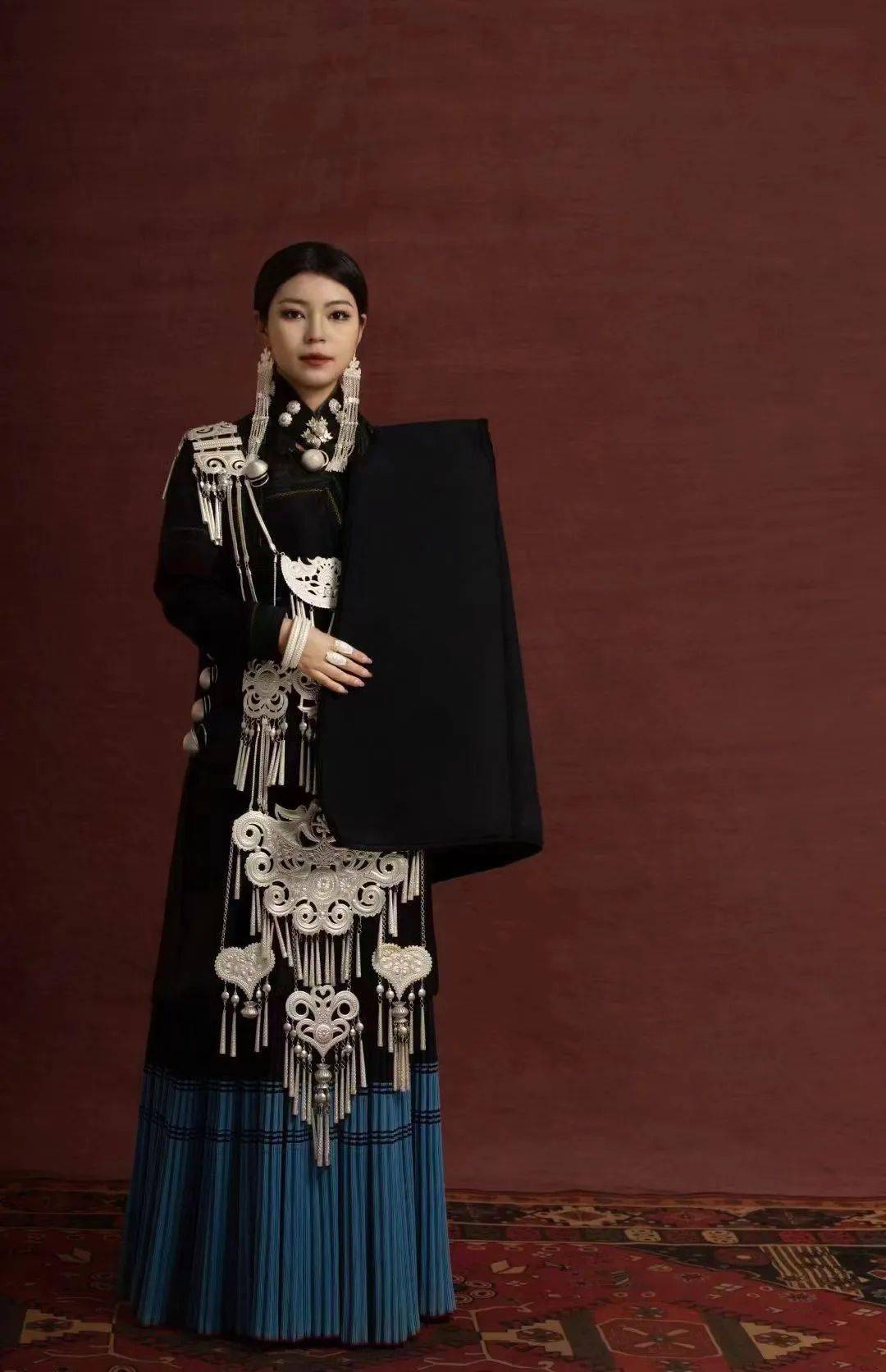 小批量生产的困境gucci全新标志色备用纽扣简历被锁等冷芸时尚圈周报