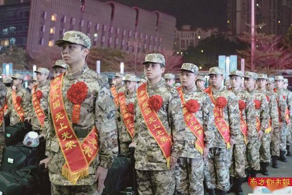 凌晨4点半出发去军营