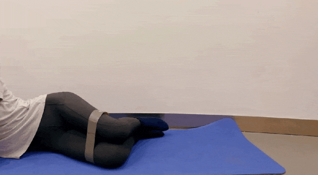 侧卧,双膝微屈,脚跟并拢,上侧腿向上缓慢打开再放下,过程中尽量保持