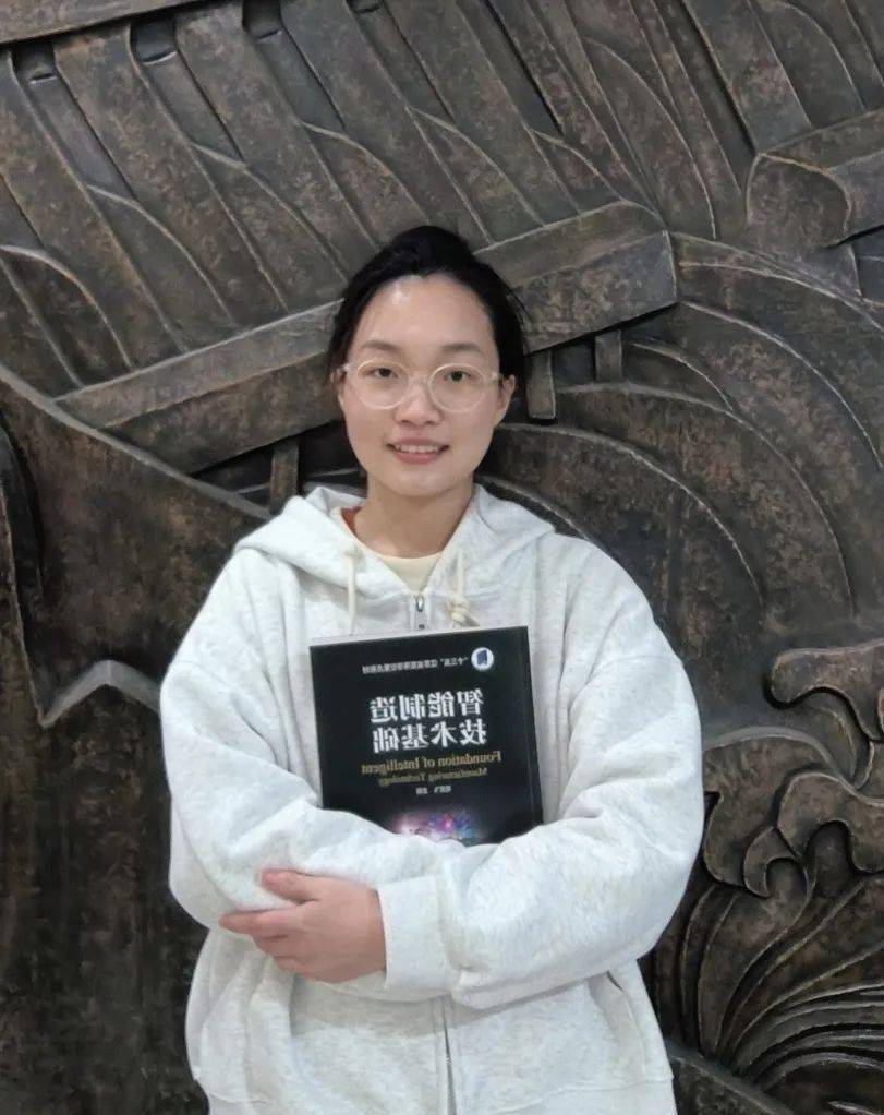 一起认识他们,在这次评选活动中,两位优秀的机械学子——张思佳,陈隆