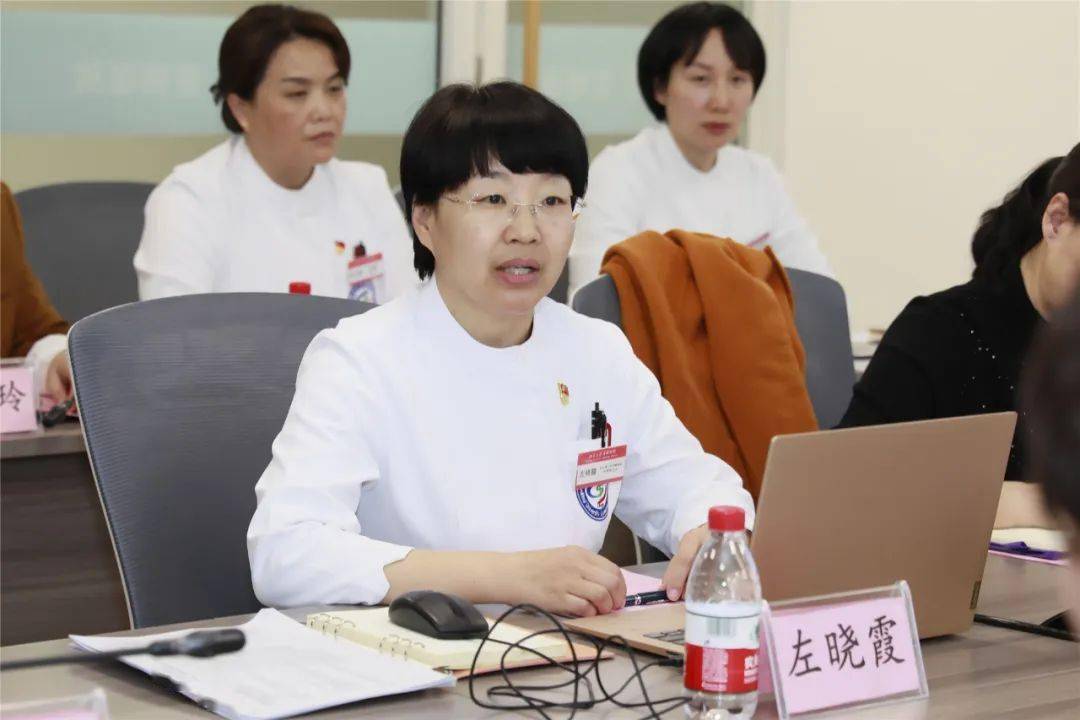 左晓霞在会上对2023年护理质控中心工作做了全面总结,并对改善护理
