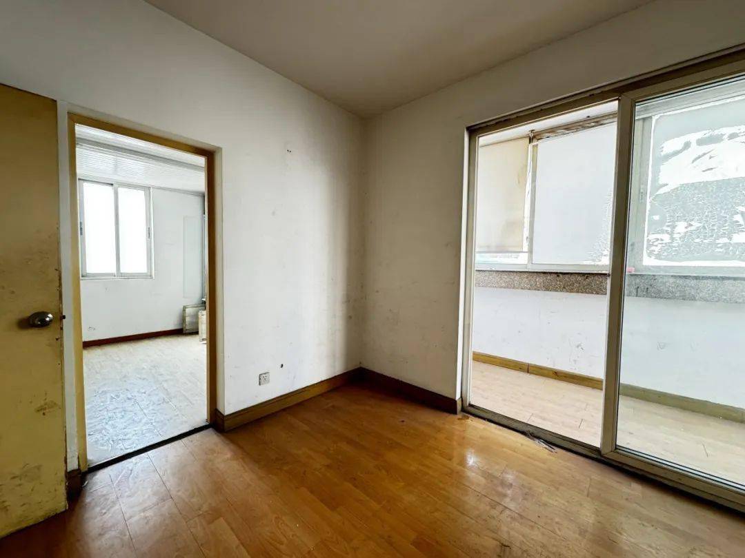 左右滑动查看3楼整层图集注:图片仅供参考,以现场实地为准.