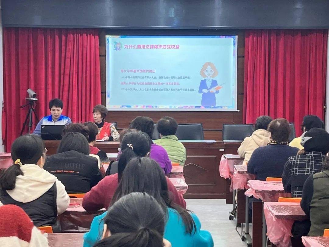 妇出全力守护她巾帼普法暖万家