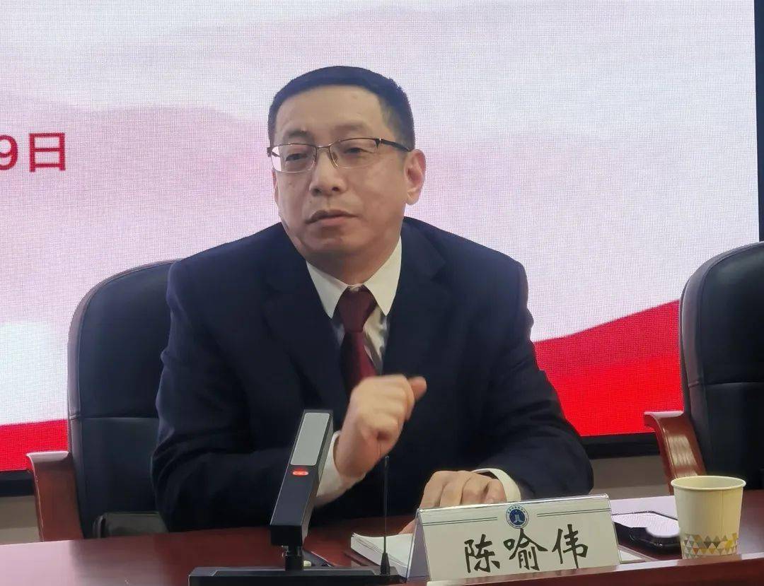 市新的社会阶层人士联谊会会长陈喻伟指出,律师和基层法律服务工作者