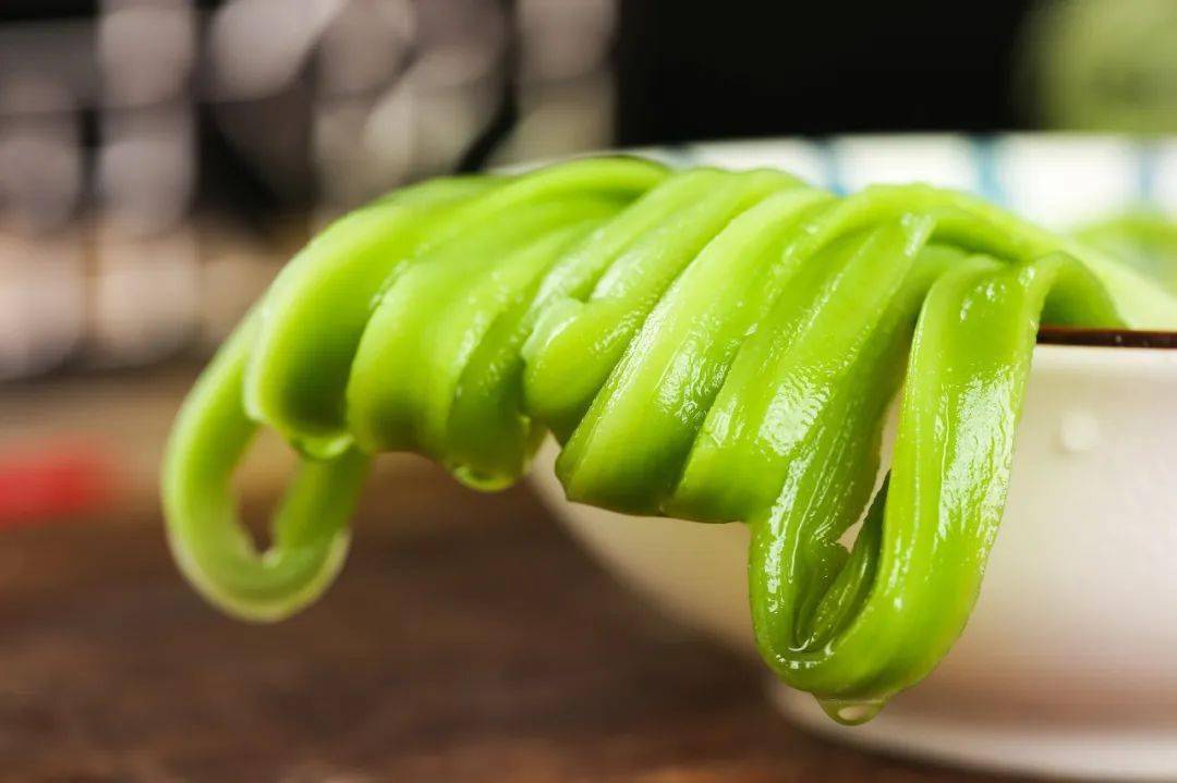吵上热搜火锅里咬起来嘎嘣脆的贡菜到底是不是晒干的莴笋