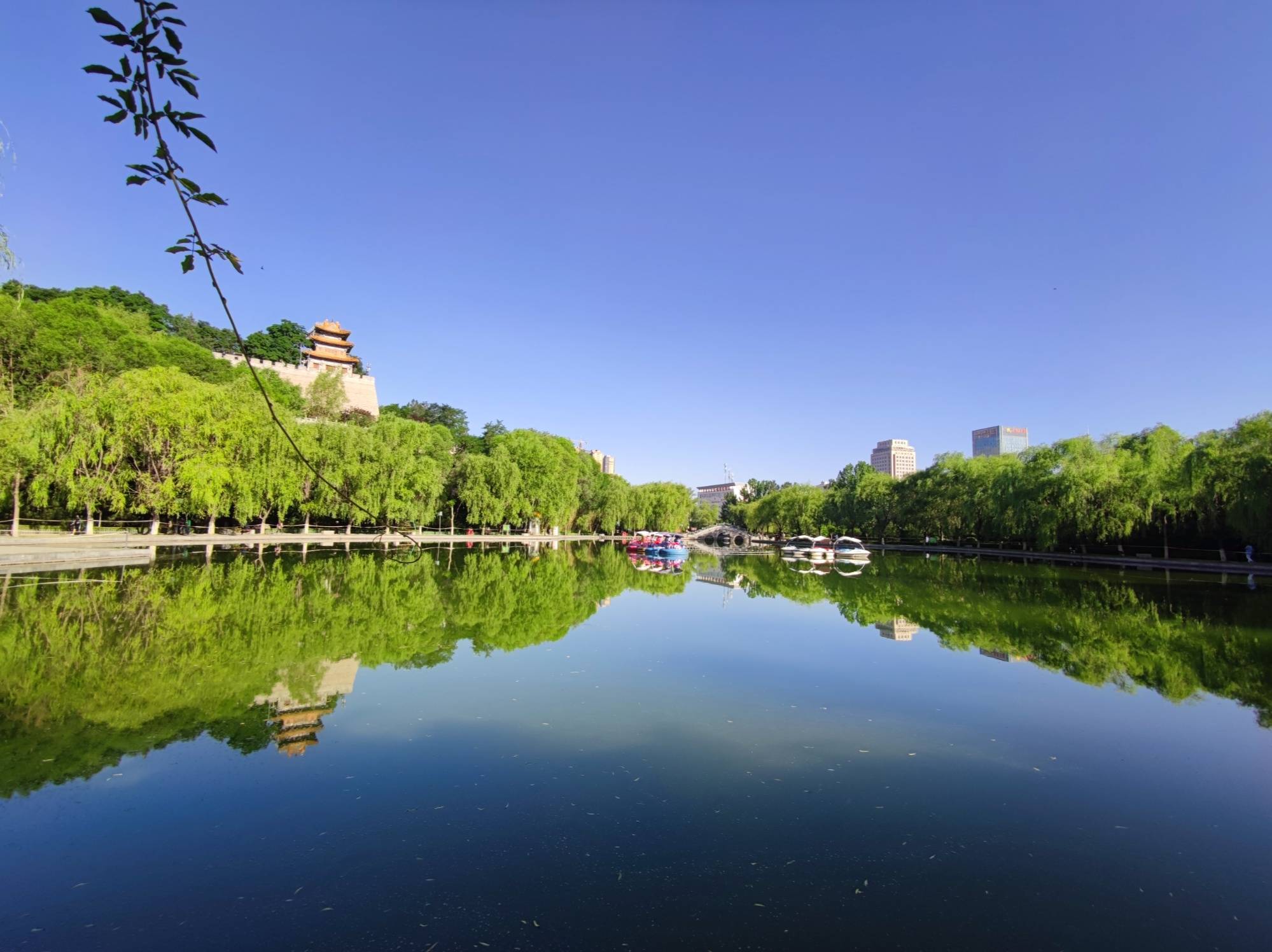 2023年甘肃平凉中心城区空气优良天数达326天