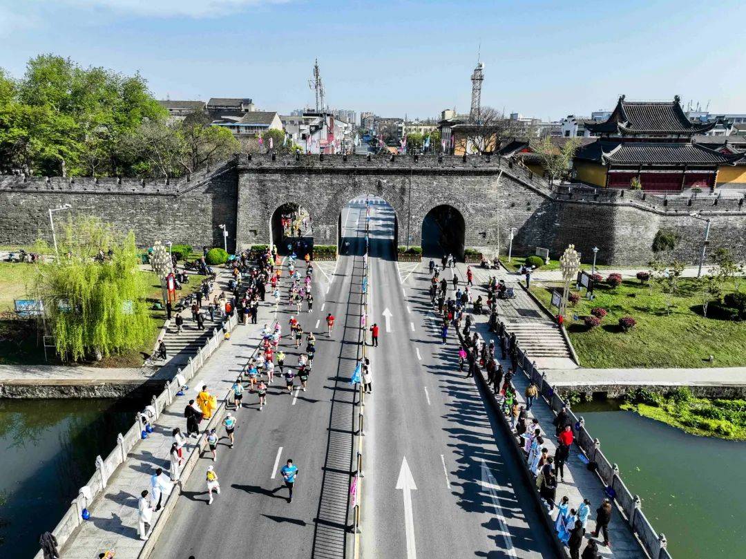 穿越千年古城一路生花跑进荆州最美春天