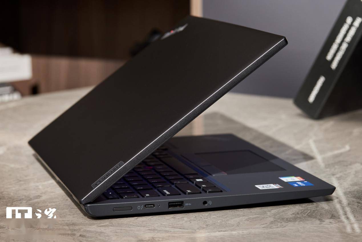 l13 商用笔记本图赏:简洁沉稳,经典商务气质_机身_接口_的设计