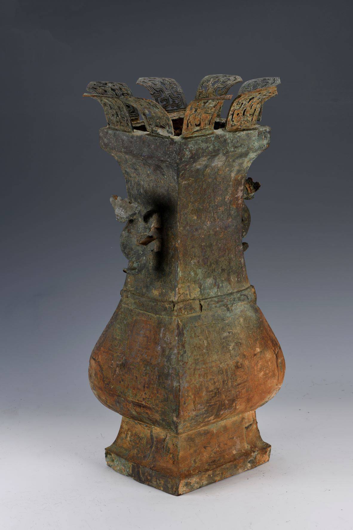 山西陶寺北墓地出土大量青铜器,铜器含楚,齐鲁文化风格