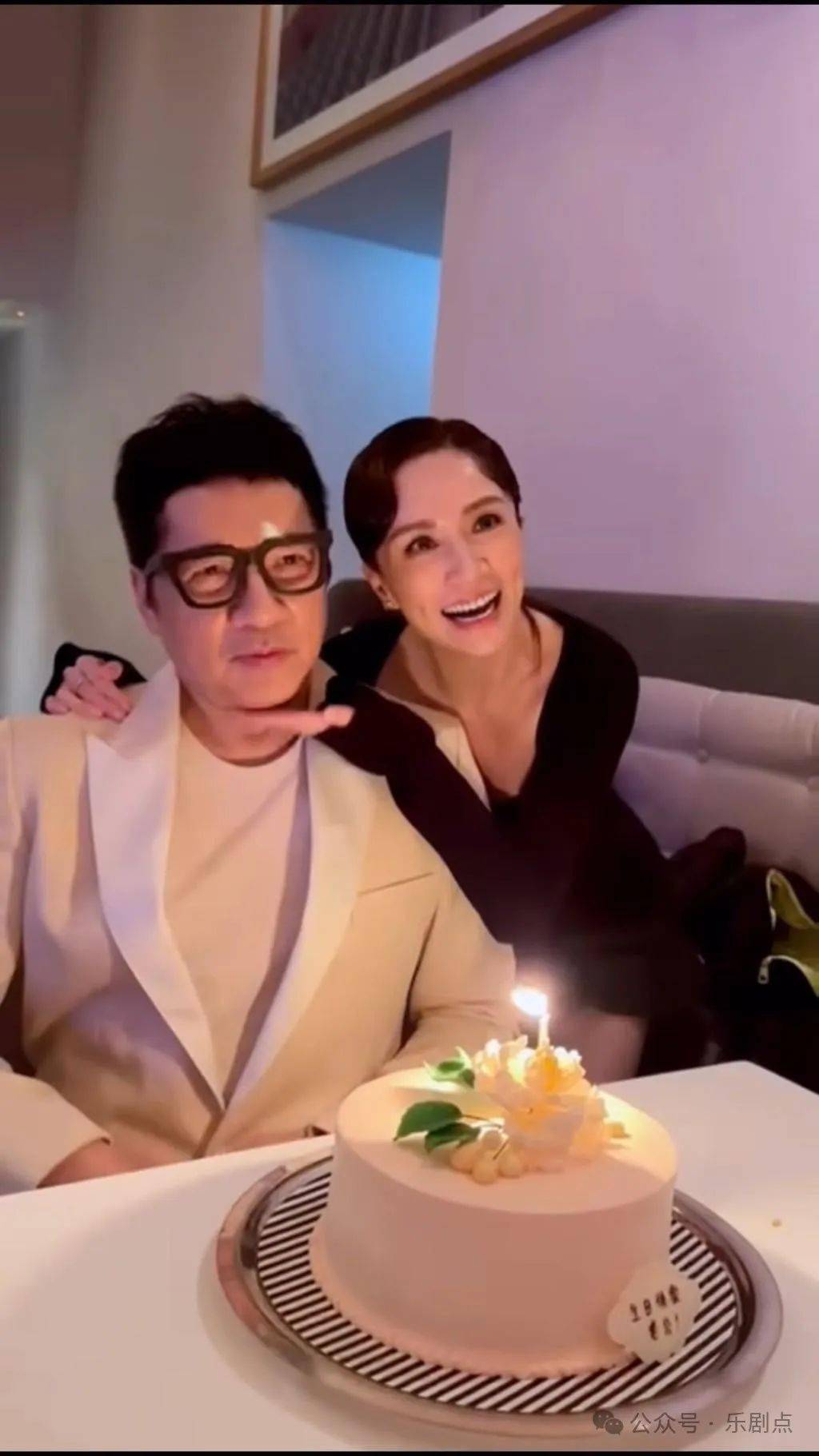 真有排面!单立文65岁生日群星贺寿,胡蓓蔚隆重做头发又娇嗲索吻