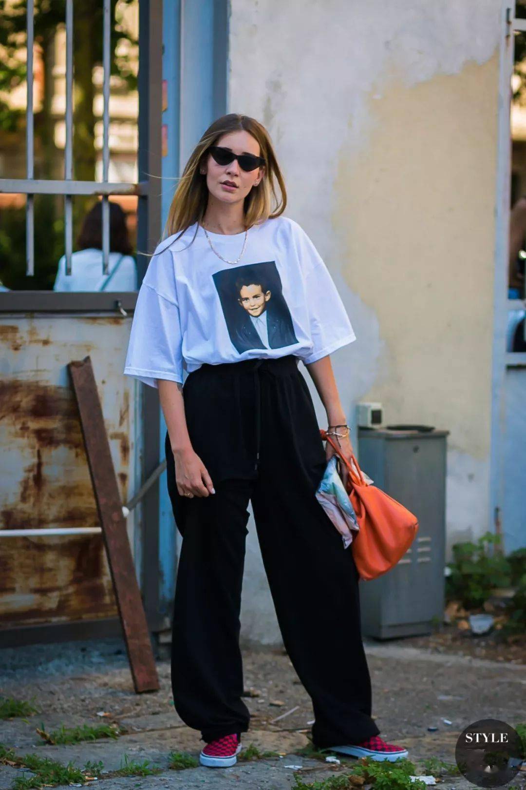 一件t恤的25种穿法承包你一夏天的时髦