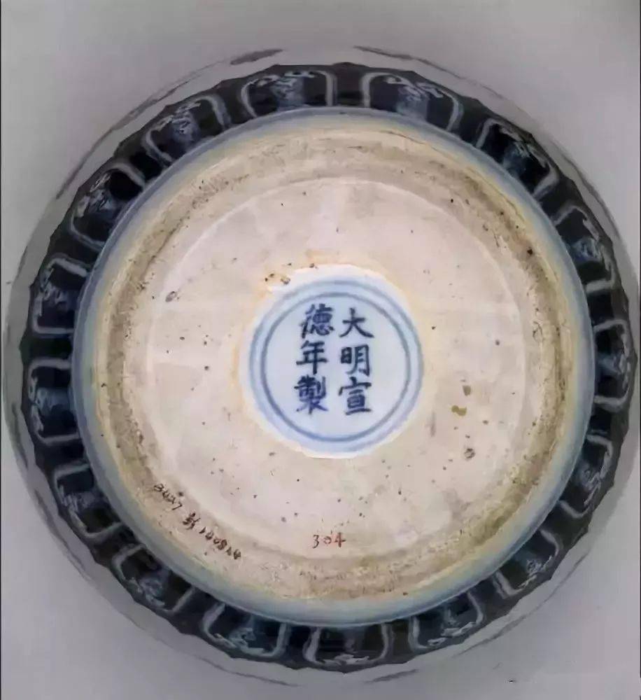 涨知识:如何鉴别明宣德瓷器款识与笔迹特征?_青花_宣德款_显得