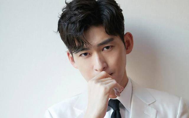 张翰是一个备受瞩目的明星