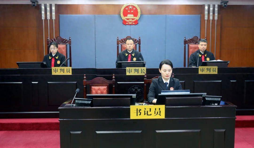 2024年3月21日,山东省济南市中级人民法院一审公开开庭审理了潍坊综合