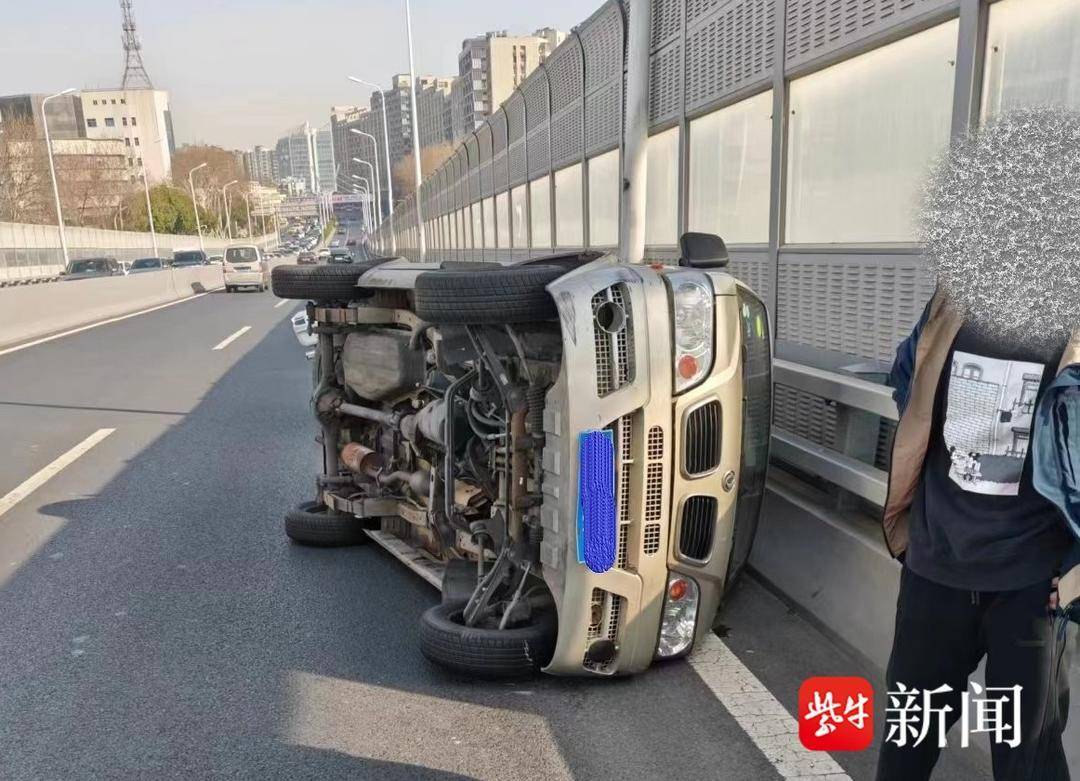 车速过快为避让前车面包车急刹车发生侧翻