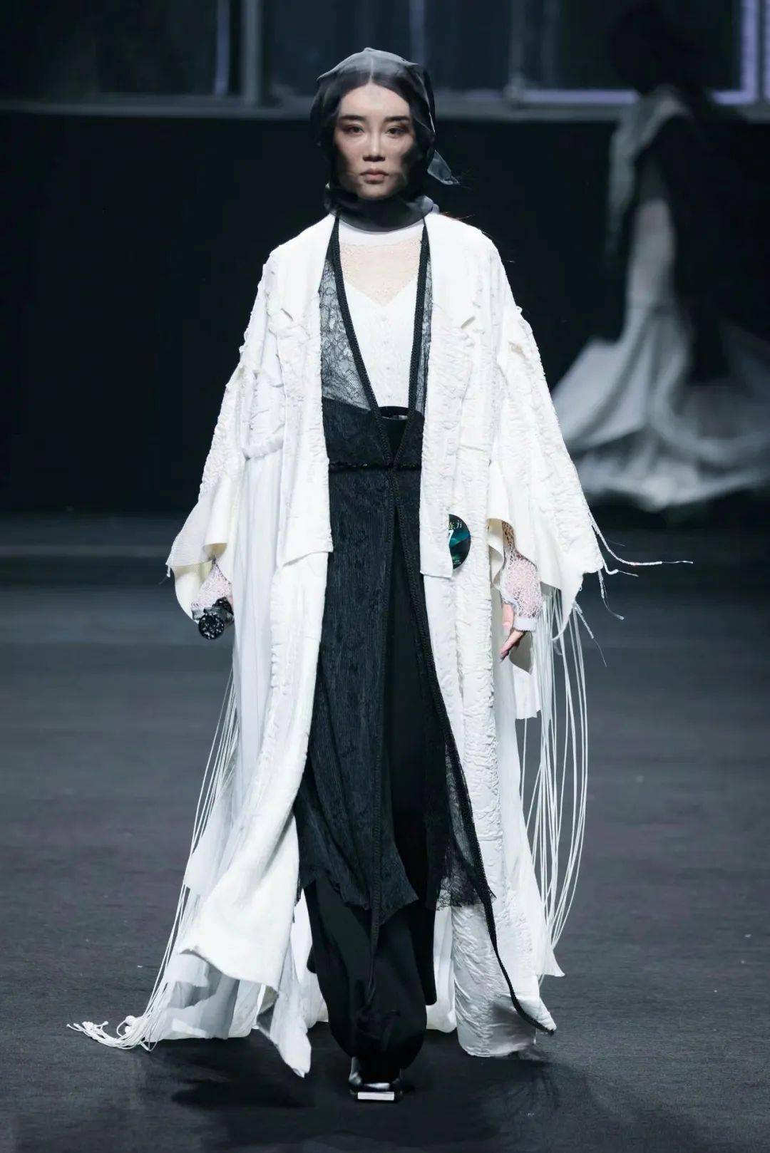 聚焦丨宋祖耀凭借作品中华衣局勇夺金浪奖第十三届大浪杯中国女装设计