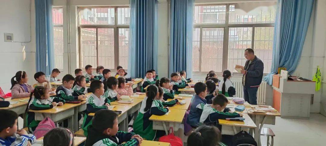 龙小健康守护睛彩世界点亮光明未来龙山小学扎实开展近视防控工作