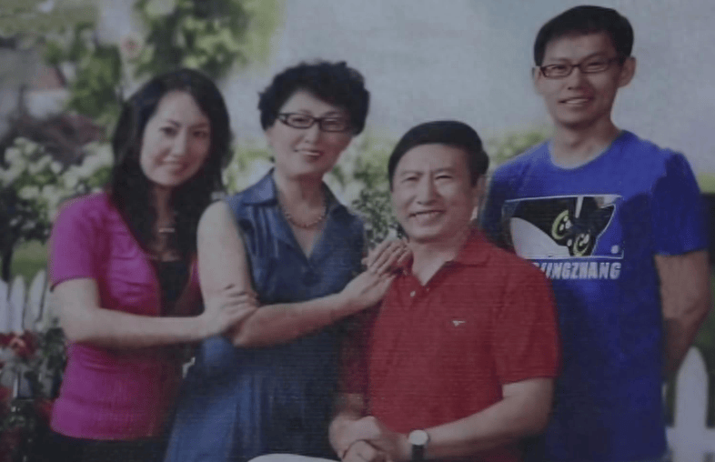 北京35岁女子盛装出席自己的"葬礼":丈夫深情,全场泪崩……_王越_王亮