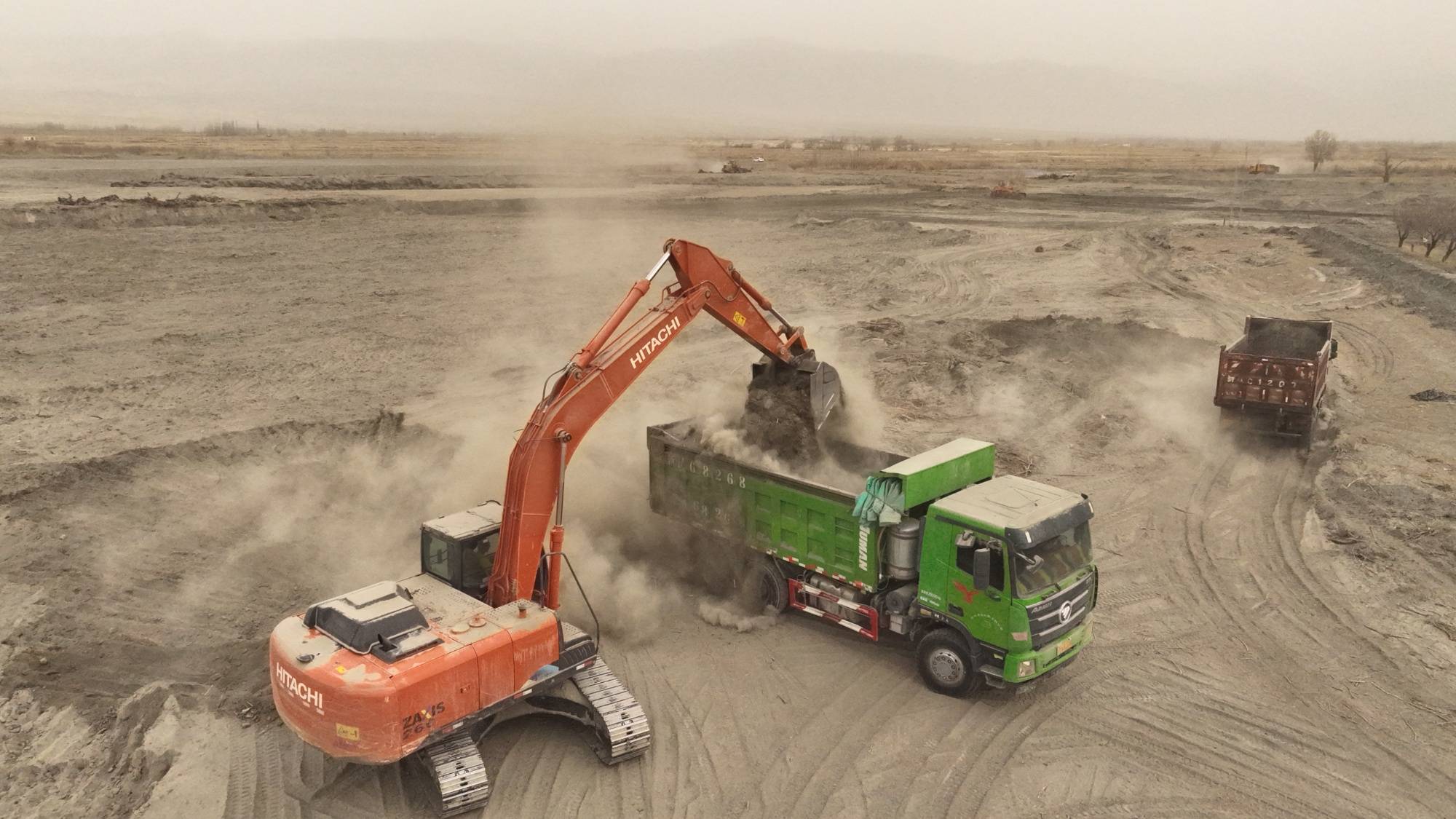 轮台:土地清理 免费发包助18农户增收8.7万元_农田_收入_吐尔逊