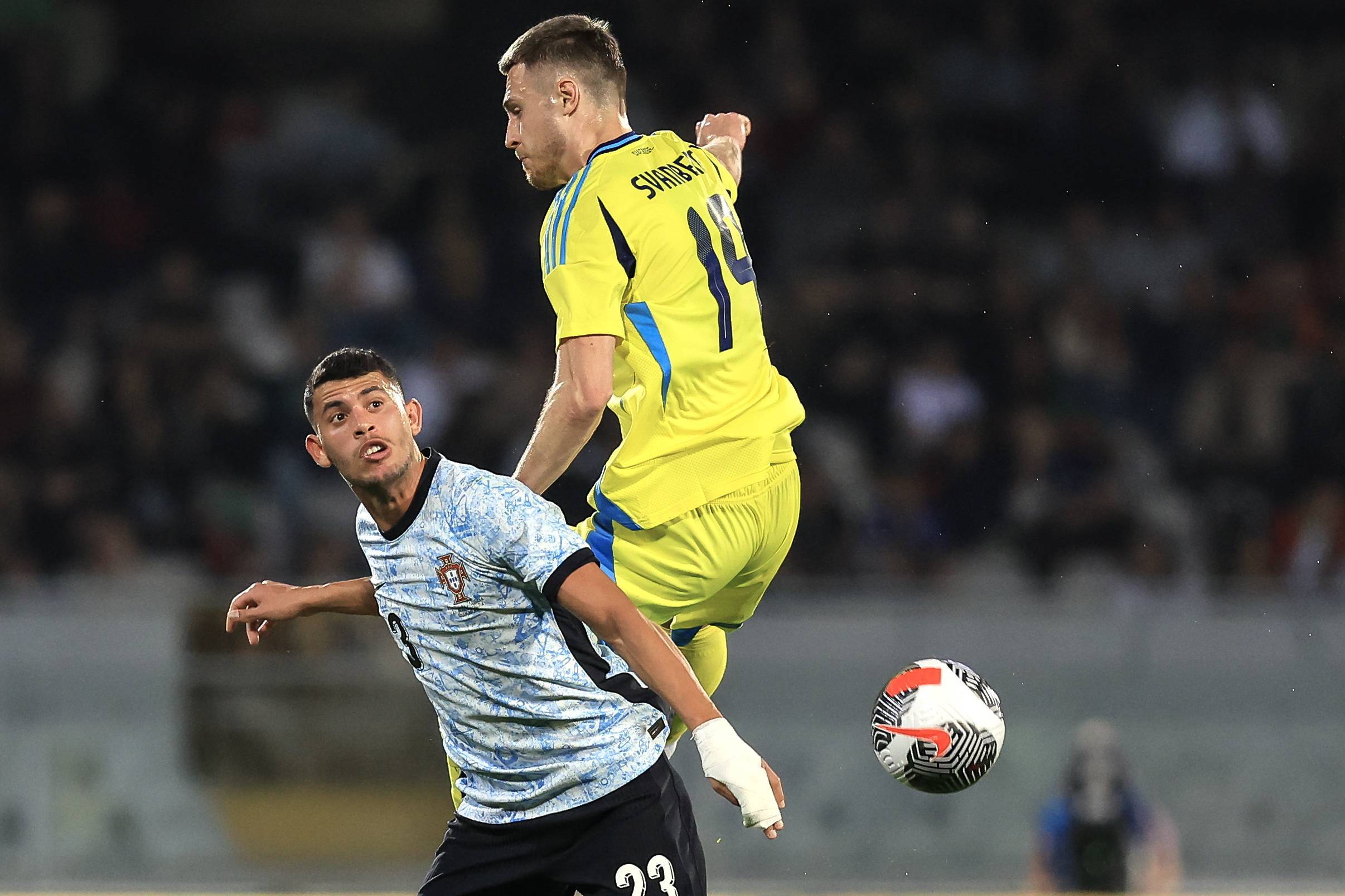 足球——友谊赛:葡萄牙胜瑞典_球员_费尔南德斯_莱奥