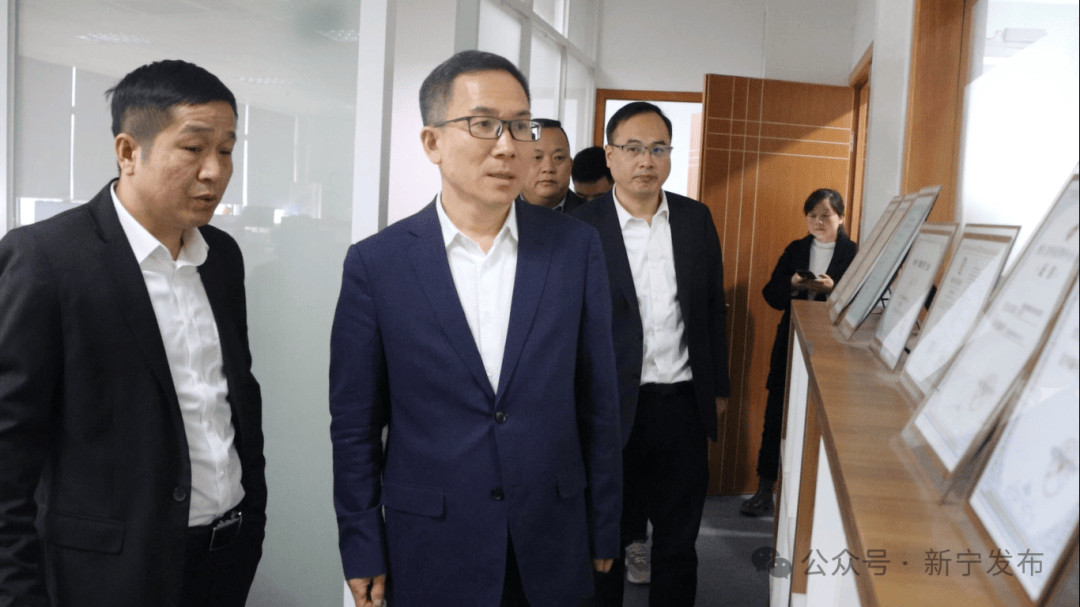 邓涛一行详细了解企业的生产经营,技术研发和投资意向,积极推介新宁