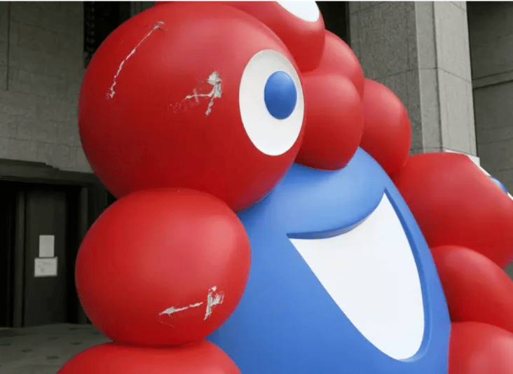 日本大阪世博会海报娃哈哈包装被爆改2024纽约节古驰安可拉红