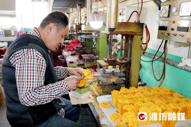 村村有好戏 | 潍坊一枝绢花的出海新浪潮→_加工_产业_工艺品厂