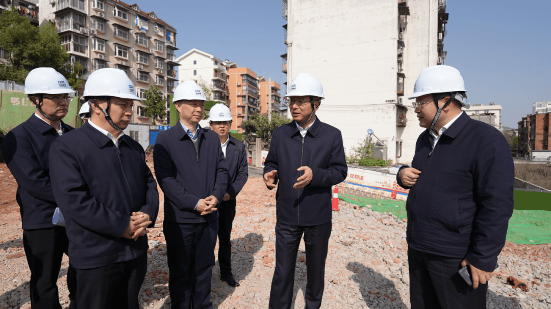 熊征宇在西陵区调研危旧房改造试点工作