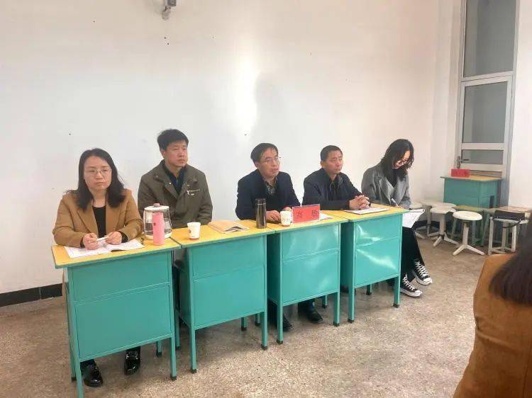 教学研究中心高中负责人高敏,阳泉一中副校长申建军,教研室主任刘旭明