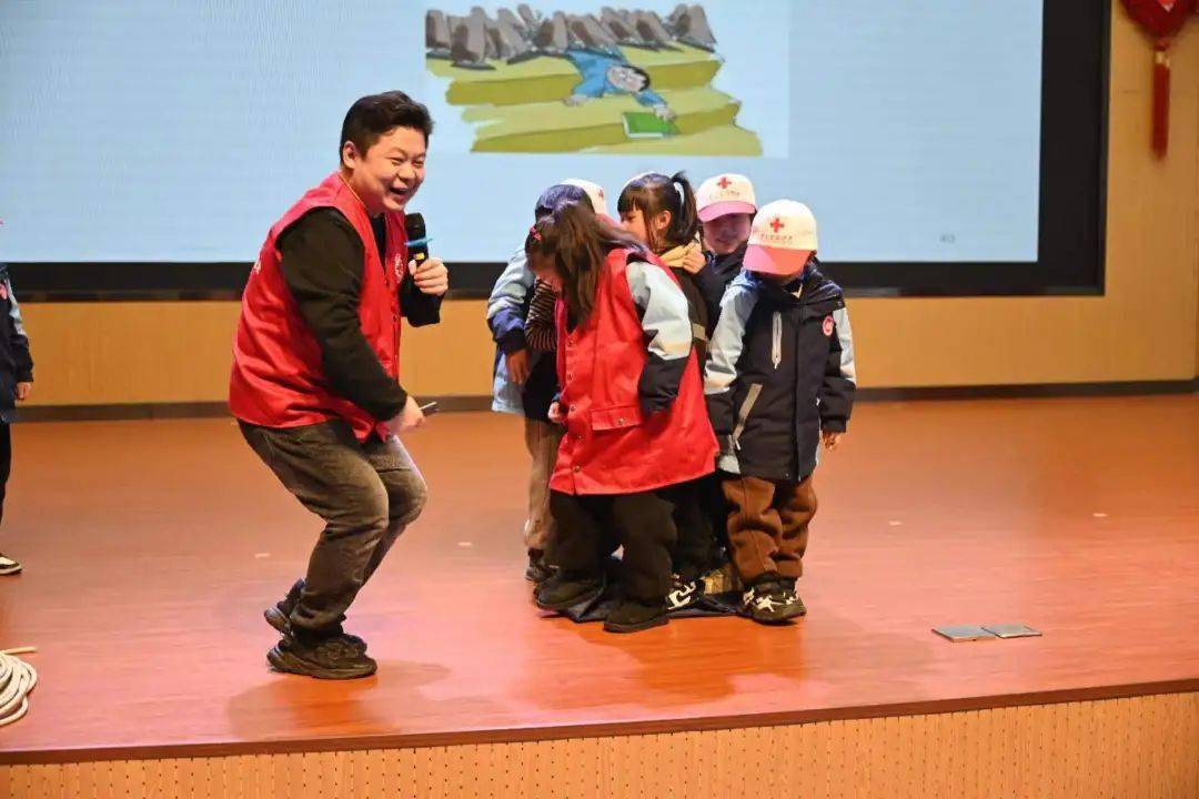 基层动态长泾镇泾心守护安全童行