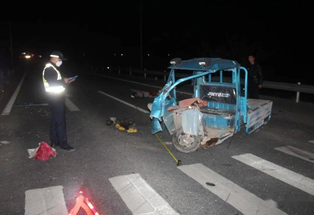 三轮车交通事故图片