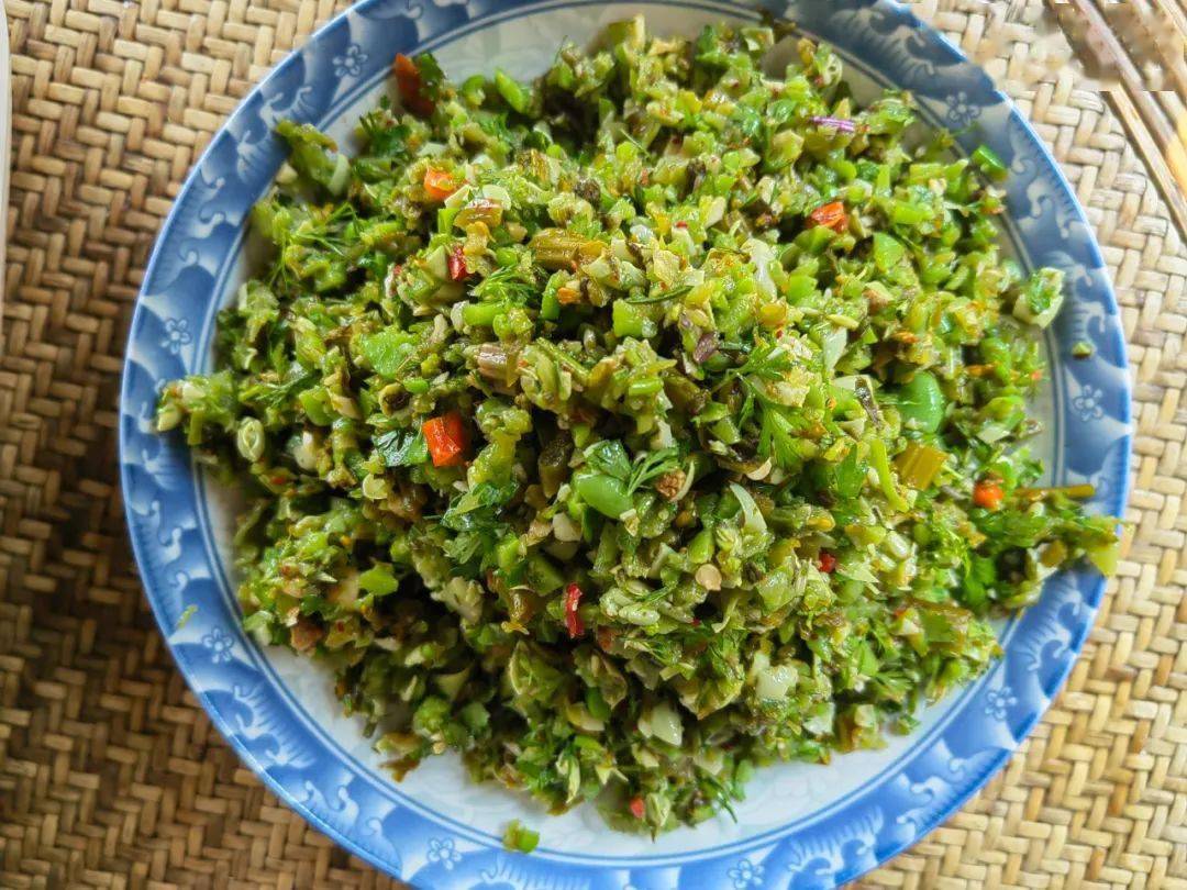 3.蚕豆生蚕豆生是景谷常见的时令家常小吃,属于凉拌菜系列.