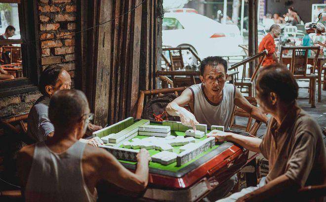 上海女孩评价外地游客广东人会吃四川人精明东北人就俩字