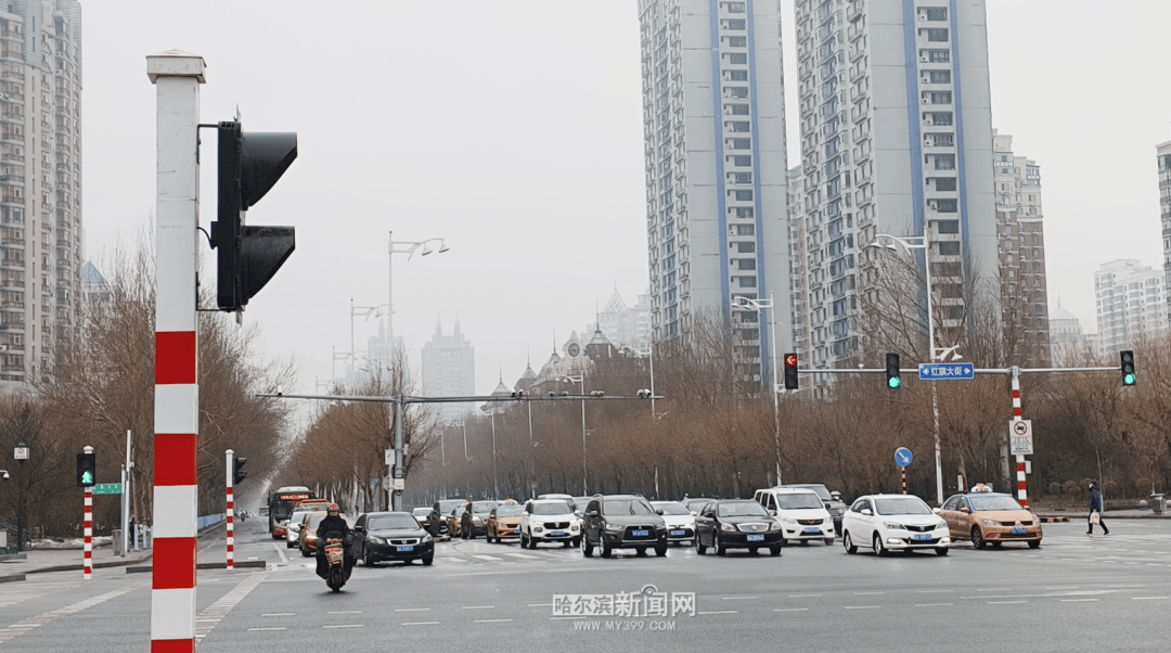 周末雨雪降温轮番登场冰城交警发布交通出行提示