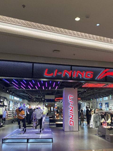 中国著名体育品牌李宁被曝出官煤怒批的事件