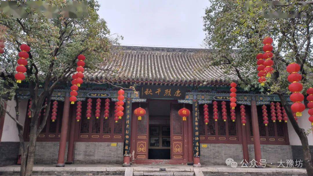 岳庙之主体建筑——正殿,该殿面阔五间18.30米.进深三间11.