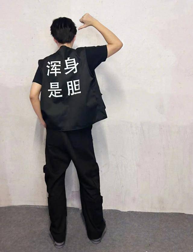 王俊凯主打一个能屈能伸能脱能换676767前后可爱的宝宝