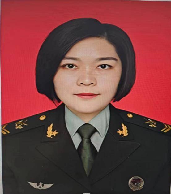 曹娜巾帼军营绽芳华