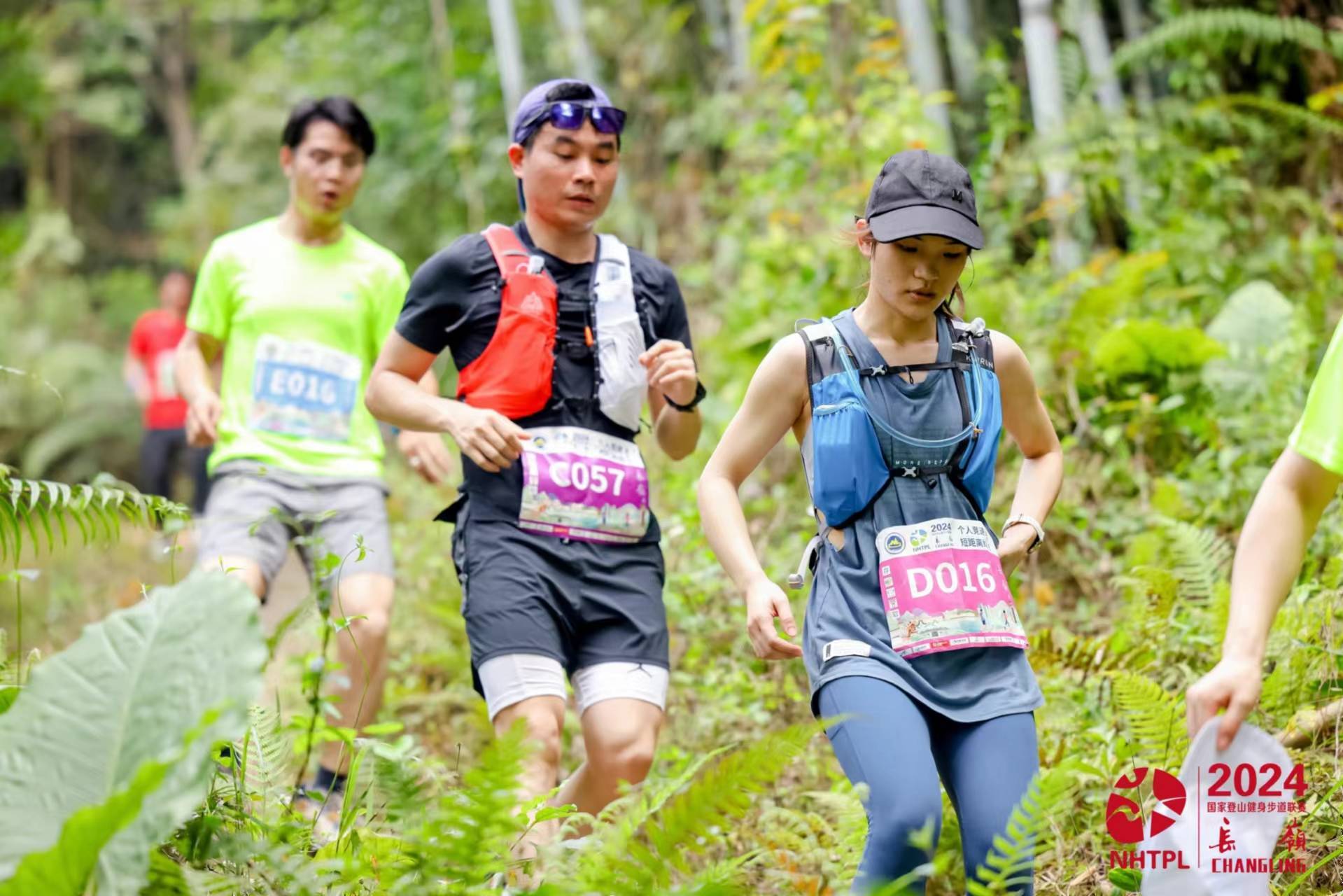 千人徒步上春山国家登山健身步道联赛揭幕站在穗开赛