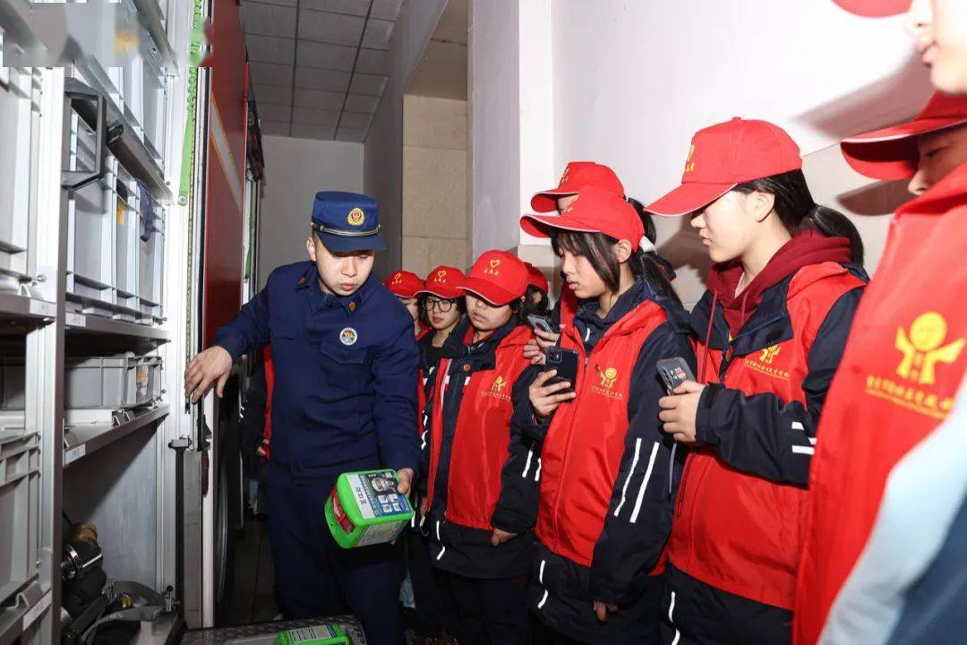 消防志愿者来助力!