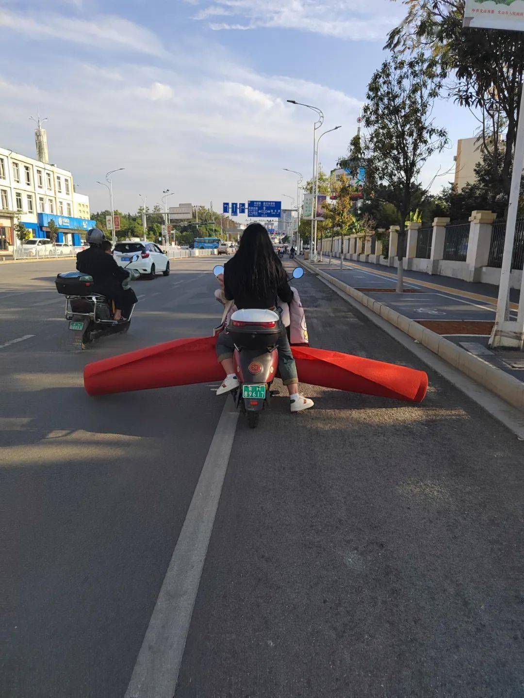 就不能到大路上骑行吗?一小段路也不会让你的时