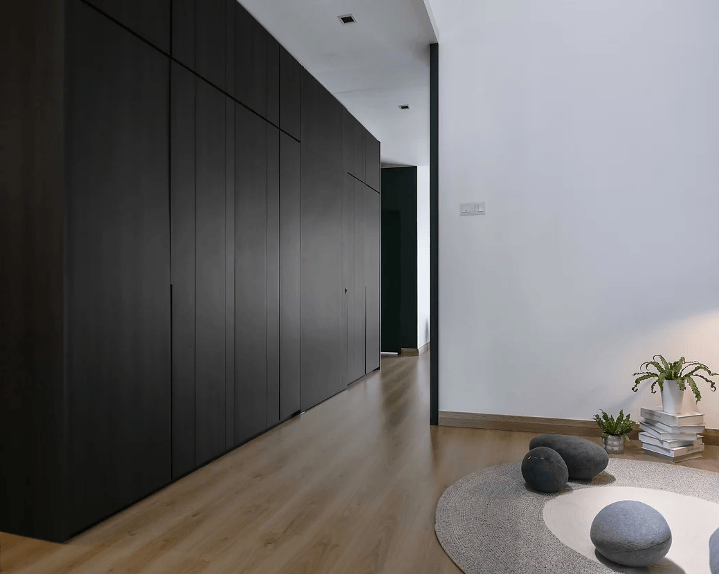 80后夫妻140㎡的家全屋坚持装到顶高柜效果不是一般的大气