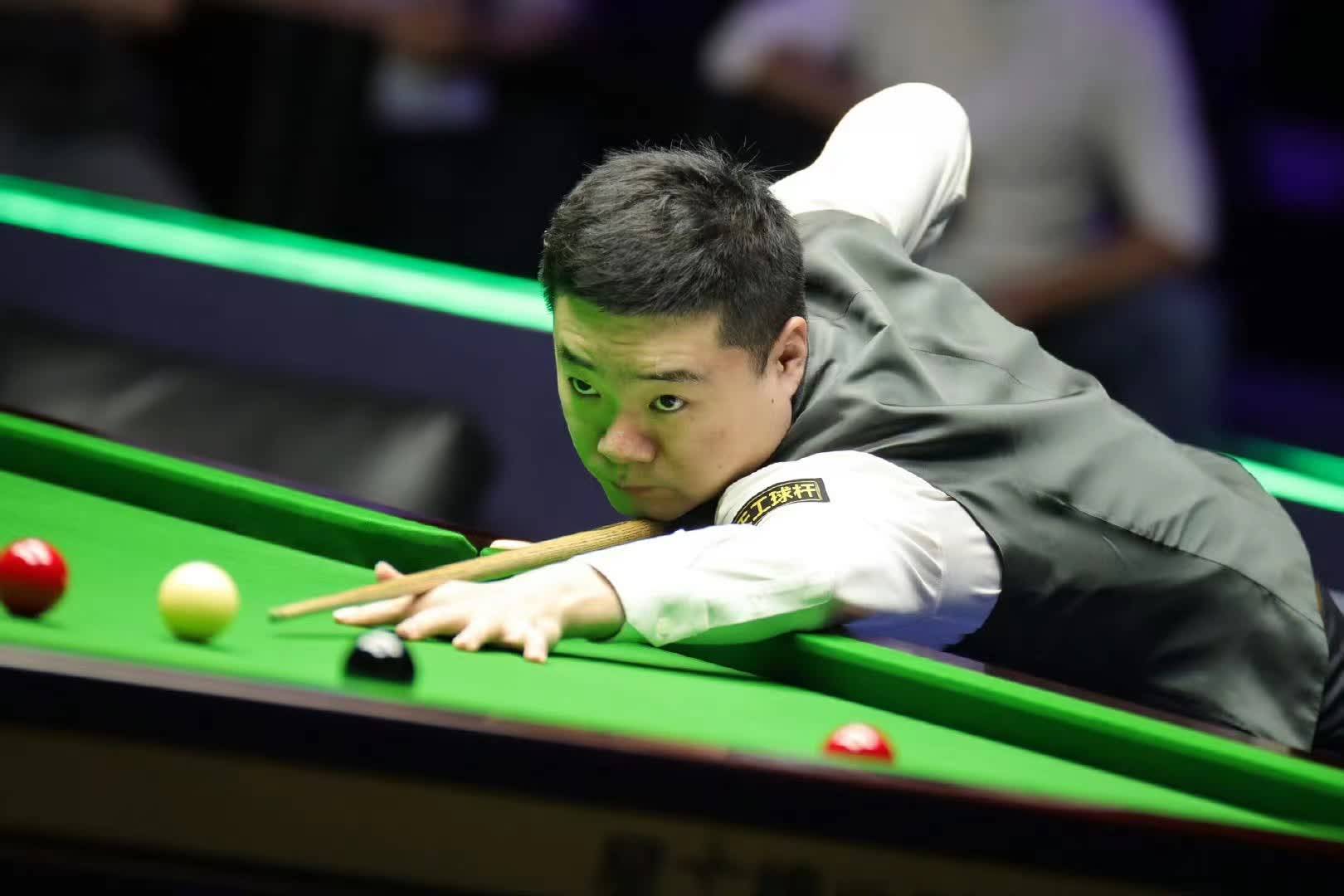 2024斯诺克世界公开赛丁俊晖遗憾不敌特鲁姆普获得亚军