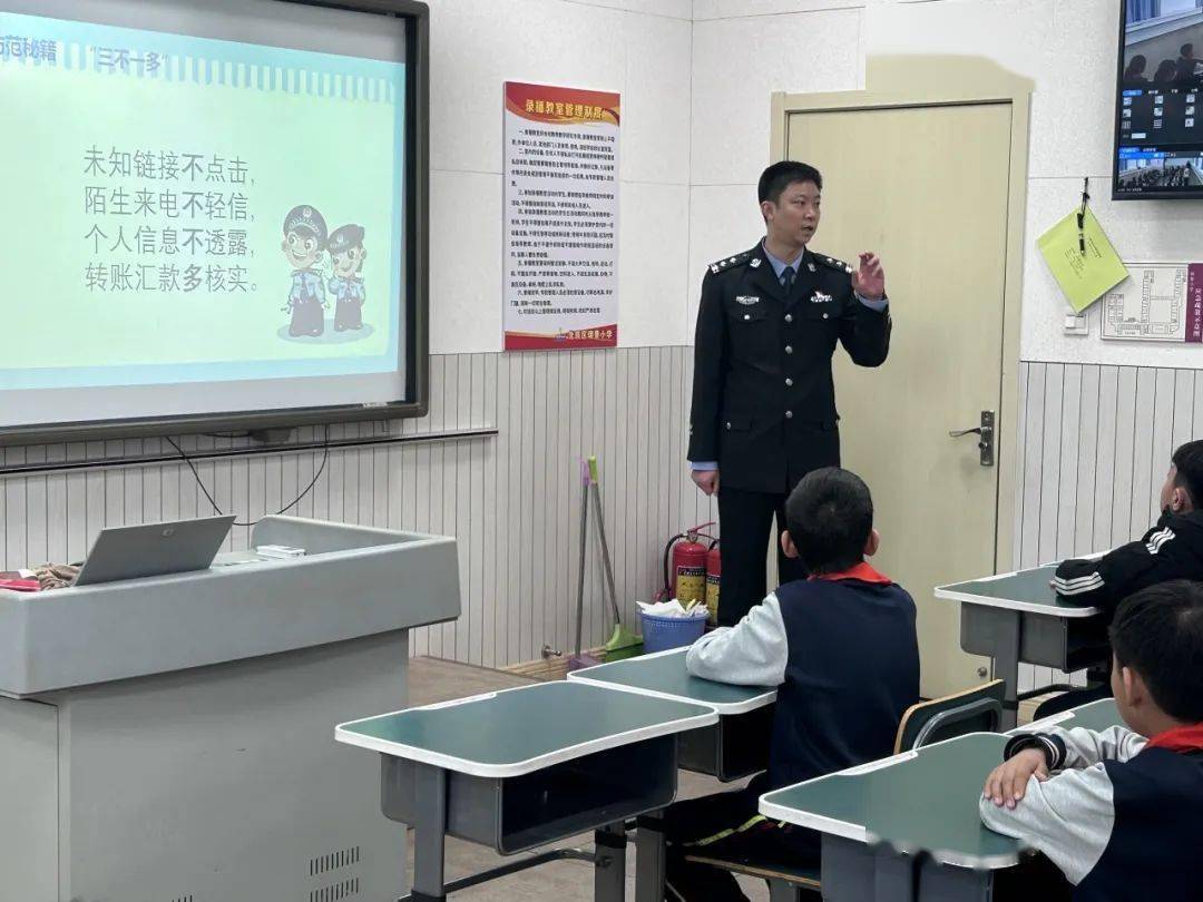 小淀,双环邨,大张庄,青源,普东,宜兴埠等派出所,分别到辖区中小学开展