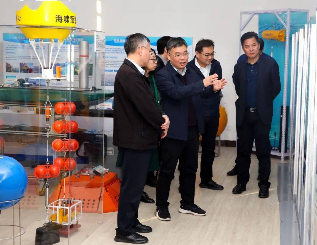 自然资源部南海局局长雷波一行到国家海洋技术中心调研
