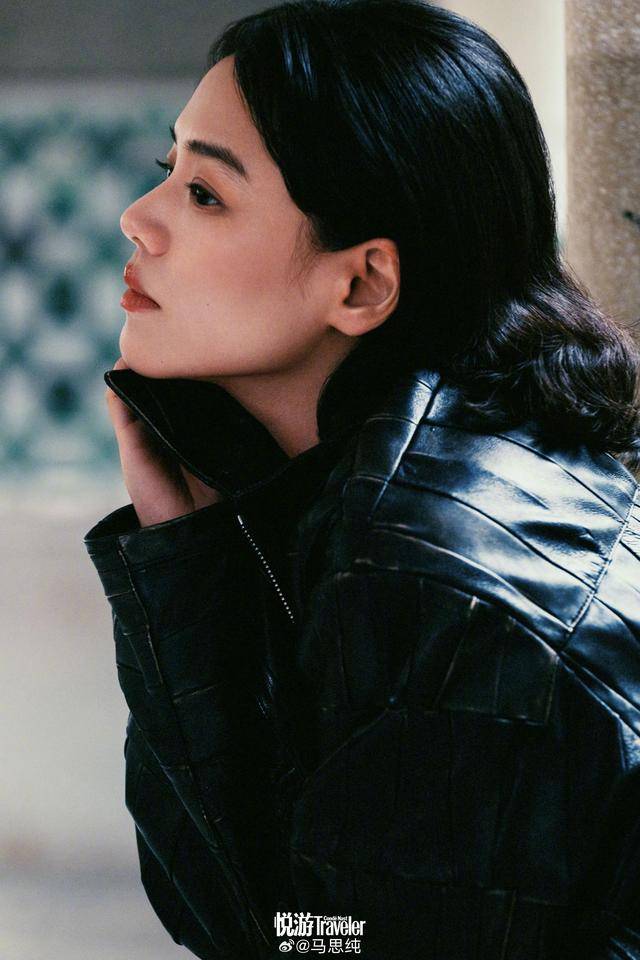 马思纯最新街拍充满烟火气息