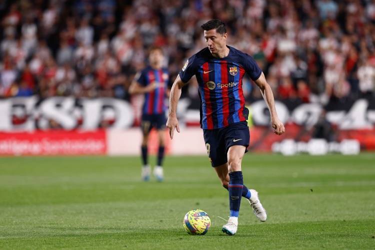 记者莱万拒绝沙特球队报价巴萨也看重他的领导才能和职业素养