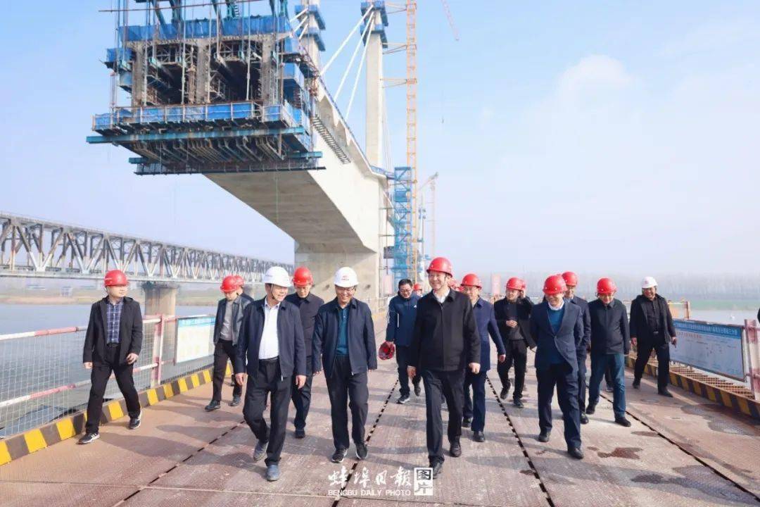 市领导王庆武,郭家满,葛锐,乔树伟参加.黄晓武调研重大交通工程项目建