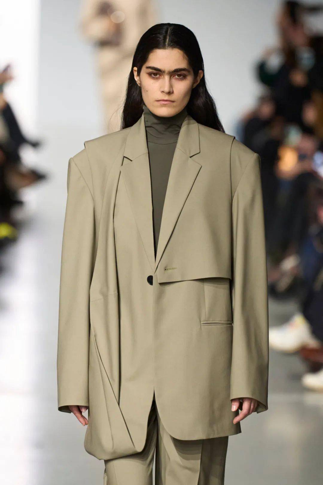 最高级的制服诱惑长这样一夜爆火的187ysl贵公子解密24西服设计趋势